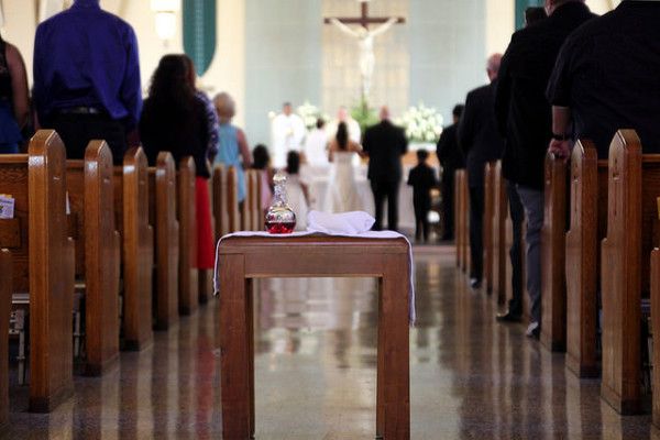 Msza ślubna, poza sakramentem małżeństwa, nie różni się wiele od zwykłej mszy