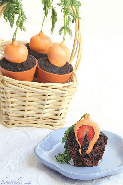 Pomysłowe muffinki w formie… marchewek w doniczce