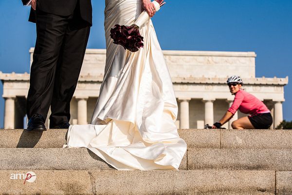 Większość sukni ślubnych ma doczepiane albo podpinane treny