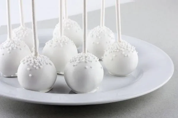 Białe, urocze i smaczne cake pops!