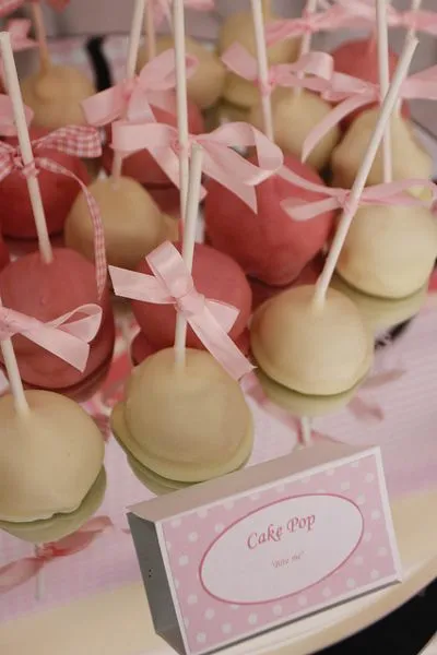 Urocze cake pops w pastelowych kolorach