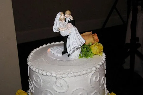 Klasyczna figurka na tort