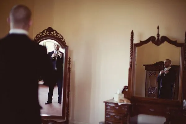 Garnitur można kupić w salonie lub zamówić u krawca