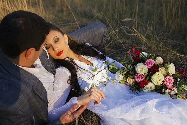 W jesiennym makijażu warto postawić na jeden mocny akcent - usta lub oczy