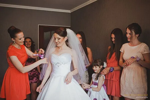 W wyborze idealnej sukni, pomóc może bliska osoba - mama lub przyjaciólka