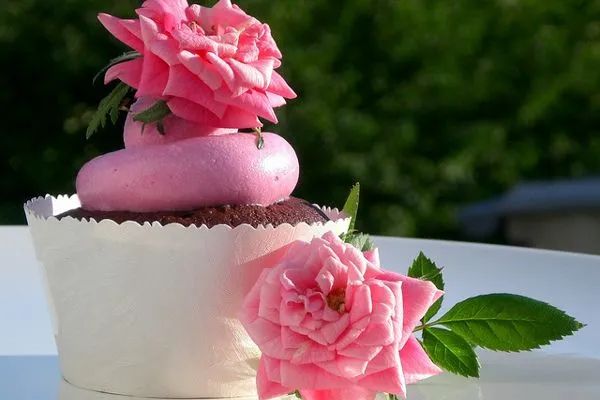 Słodkie i przepiękne cupcakes będą ozdobą każdego wesela