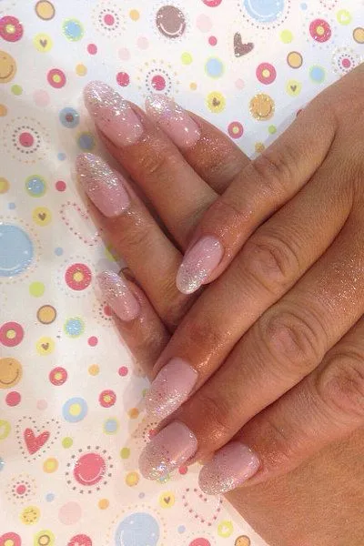 Na manicure hybrydowy najlepiej wybrać się 2-3 dni przed ślubem
