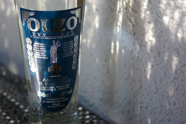 Tradycyjny grecki trunek – ouzo