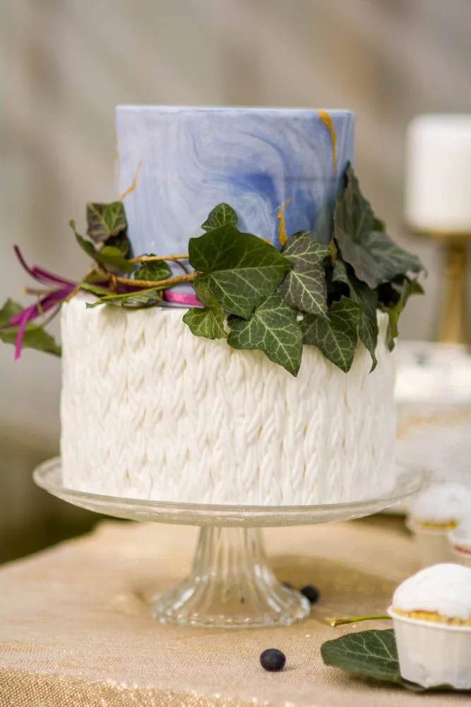 Błękitny tort ślubny
