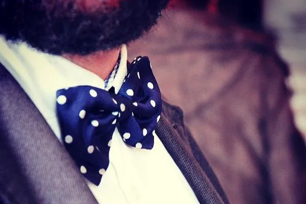 Mucha bez wątpienia dodaje elegancji i wyróżnia z tłumu