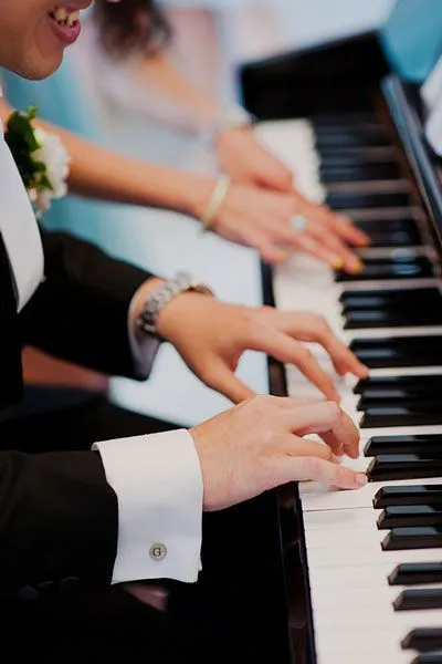 Co powiecie na minirecital w wykonaniu Pary Młodej lub któregoś z gości?