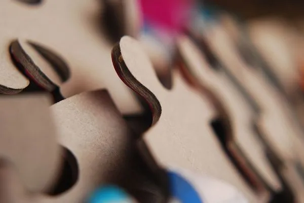 Zaproszenia ślubne w formie puzzli? Czemu nie!