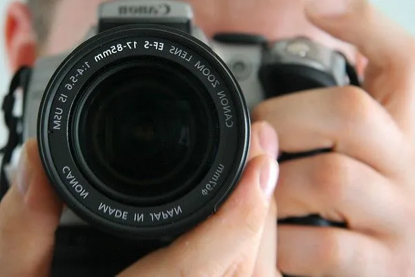 Z aparatu fotograficznego ucieszy się niemal każda para