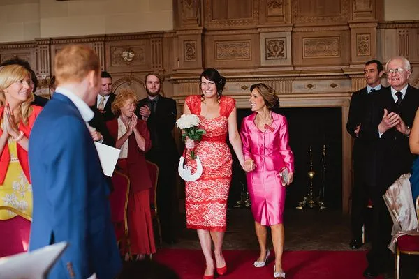Ceremonia rozpoczyna się kiedy wszyscy zebrani goście oraz Młodzi Państwo zajmą swoje miejsca