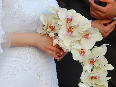 Orchidea w bukiecie ślubnym i dekoracjach weselnych