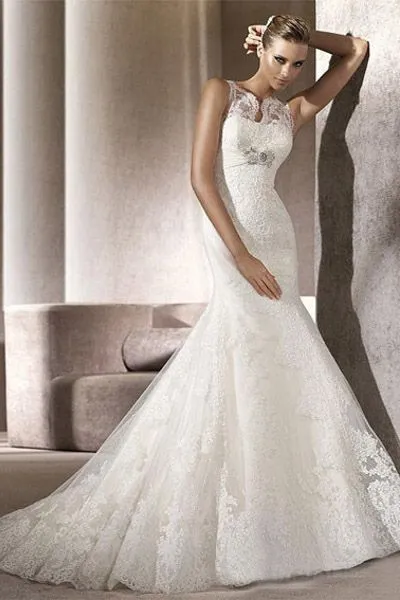 Kobieca, koronkowa stylizacja glamour