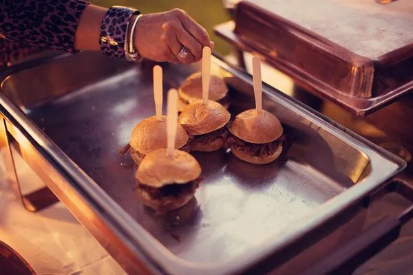Mini hamburgery – pomysł na przekąskę