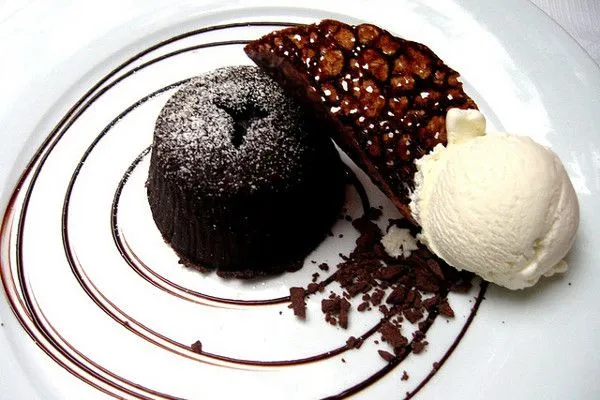 Lava cake to deser równie efektowny co smaczny
