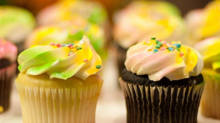 Cupcakes zamiast tortu weselnego – za i przeciw