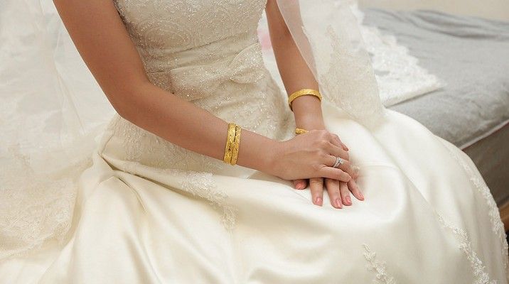 Pierwsza przymiarka sukni ślubnej – jak się przygotować?