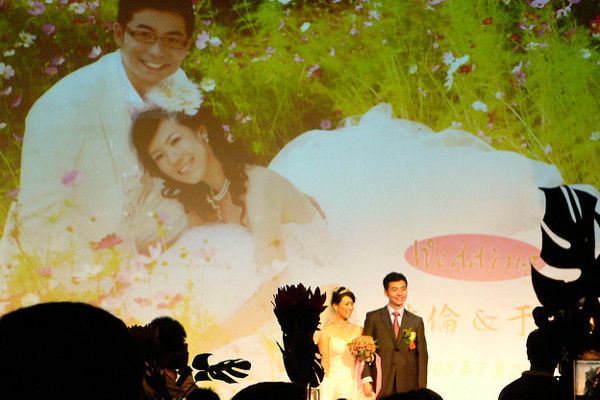 Sala weselna ozdobiona zdjęciem pary młodej