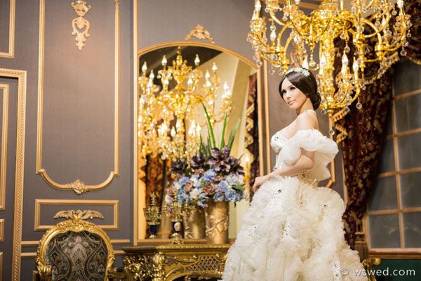 Złoto pasuje najbardziej do przyjęć weselnych organizowanych w dworkach czy pałacach