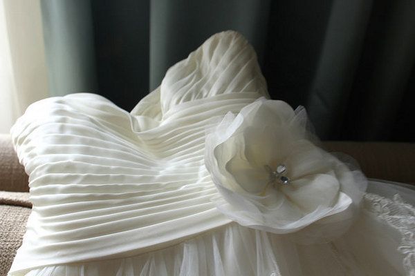 Materiałowe kwiaty 3D dodadzą każdej sukni uroku i wdzięku