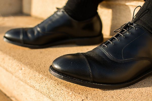 czarne buty pasują niemal do każdego garnituru