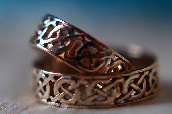 Ażurowe, celtyckie obrączki ślubne