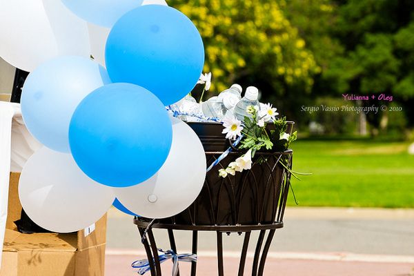 Ciekawym i niedrogim gadżetem na sesję ślubną mogą być balony