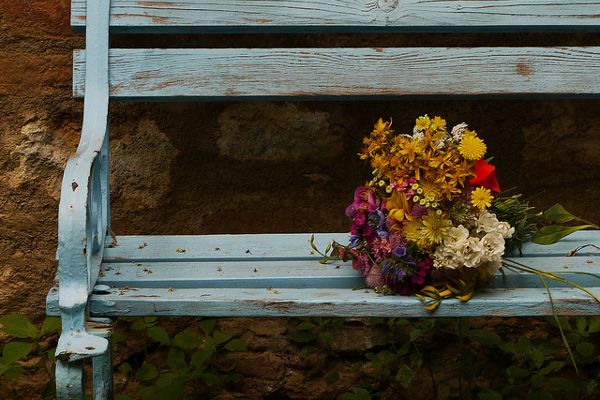 A może warto zastanowić się nad bukietem wykonanym z polnych kwiatów?