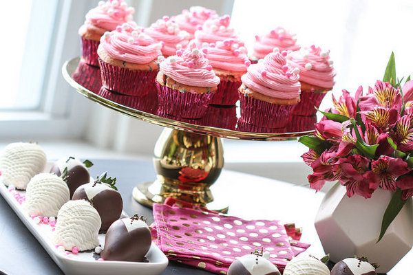 Słodkie i urocze babeczki to świetna alternatywa dla tradycyjnego ciasta i piękna dekoracja w jednym!