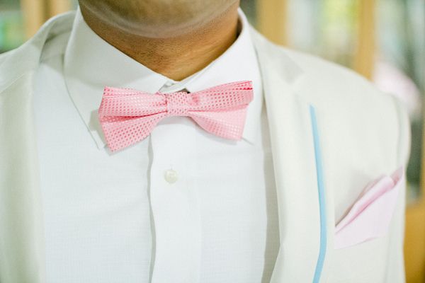 Mucha, krawat, a może spinki? Pan Młody także może wybierać spośród różowych dodatków!