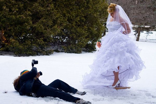 Sesja ślubna zimą to wyzwanie zarówno dla Młodej Pary jak i fotografa